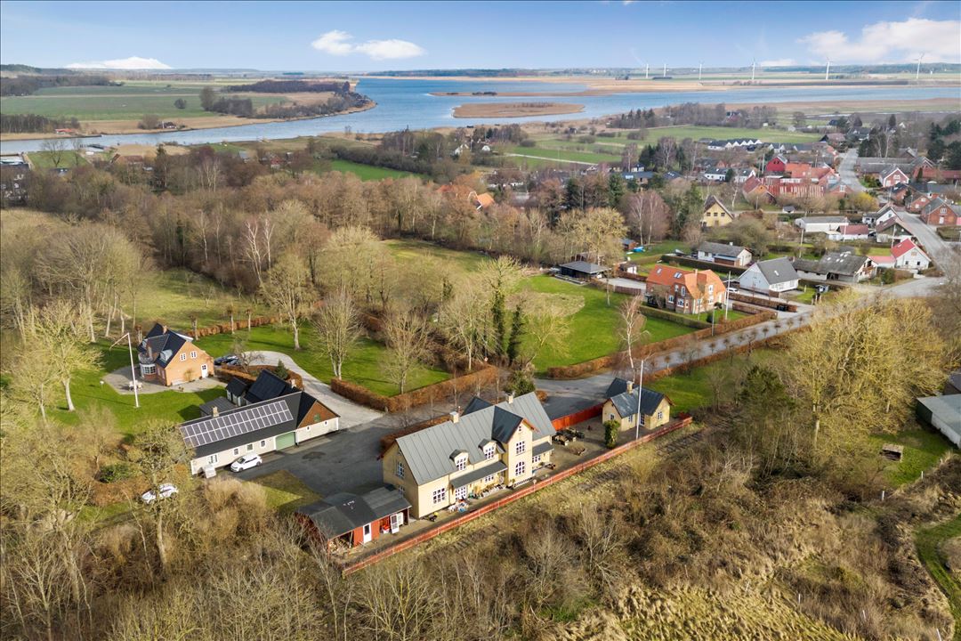 Uggelhuse Station set fra oven